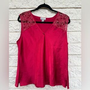 ⭐️sleek lace detailed blouse tank
